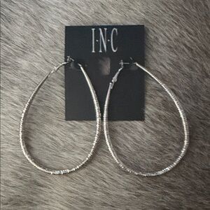 NWT. INC International Concepts Textured Silver Teardrop Earrings